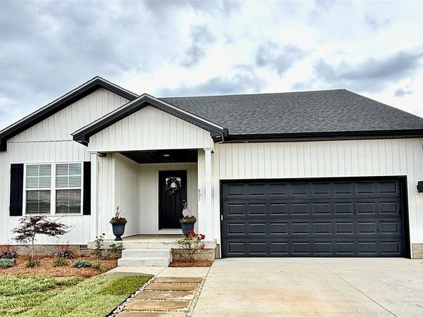 801 Victoria Way , Franklin, KY 42134