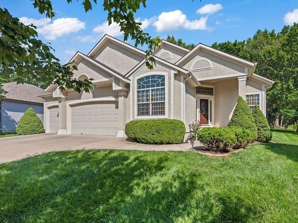 971 E 121st Terrace, Olathe, KS 66061