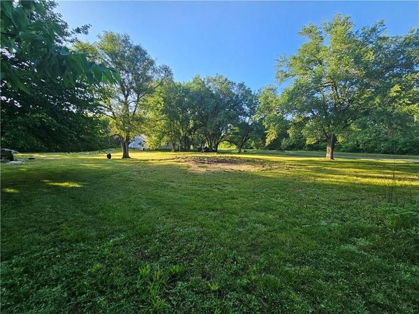 611 W Samuel Street, Hamilton, MO 64644