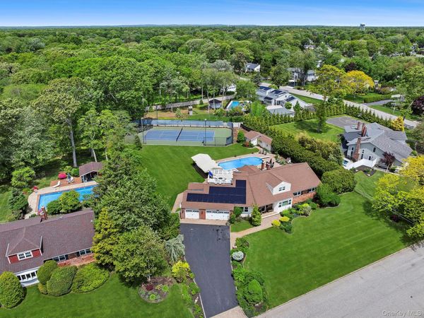9 Dove Lane , Bay Shore, NY 11706