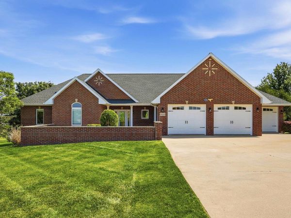9034 Long Tail Lane, Dubuque, IA 52003