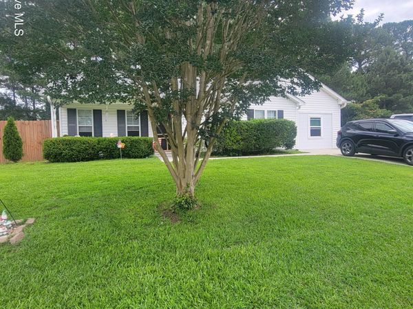 104 Willowbend Drive, Burgaw, NC 28425