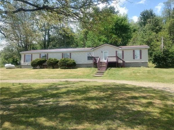 3211 Bay Road SE, Carrollton, OH 44615