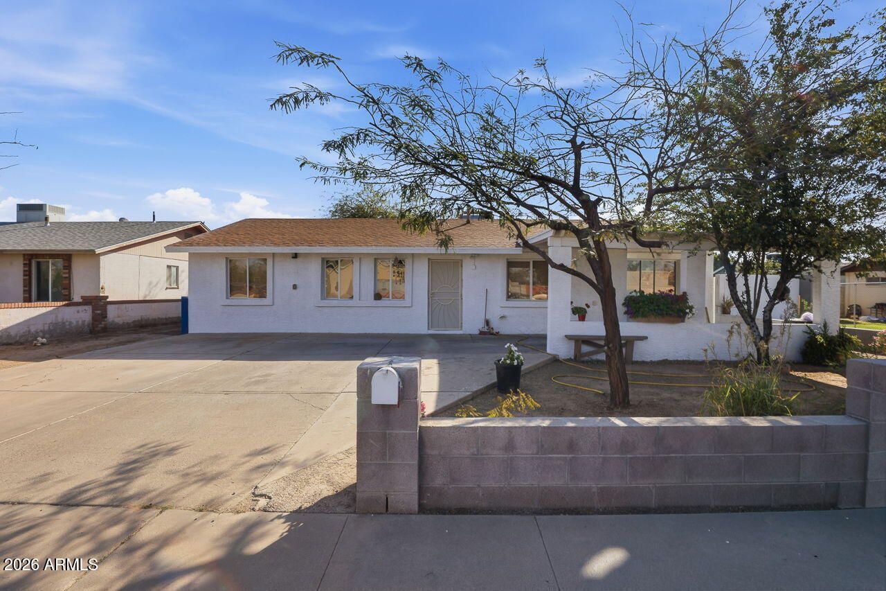1823 N 48 Avenue, Phoenix, AZ 85035 Main Photo