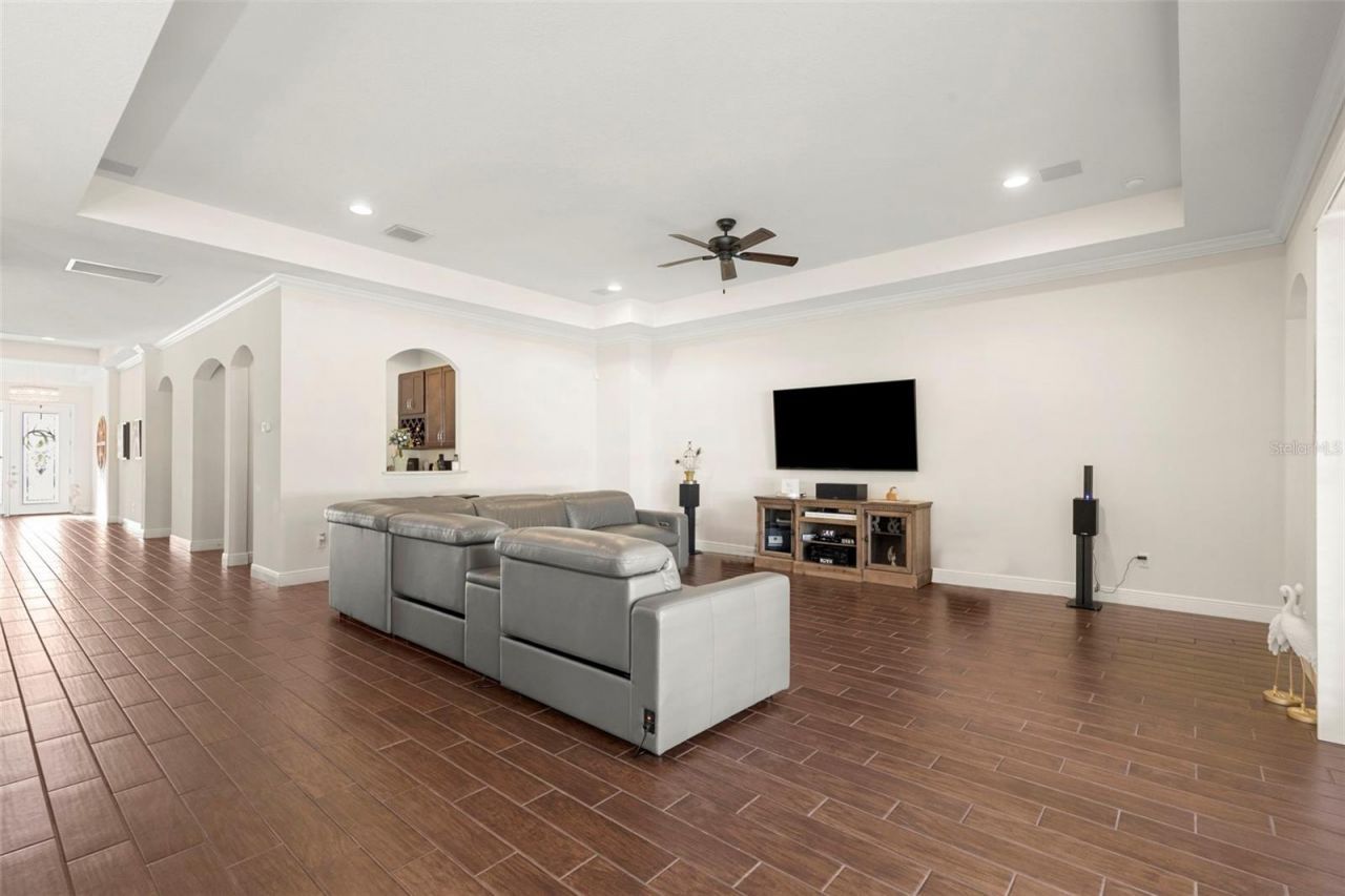 5134 Lakecastle Drive, Tampa, FL 33624 Photo