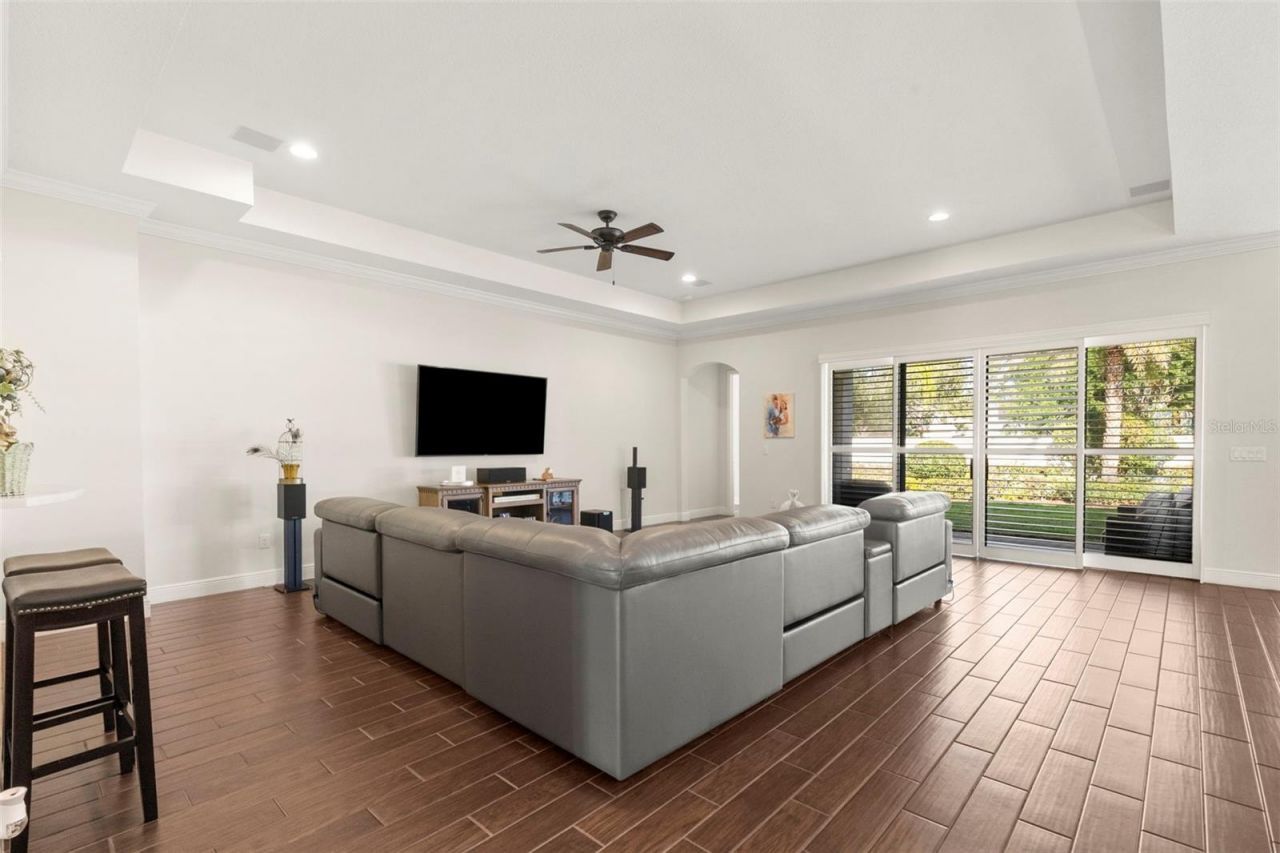 5134 Lakecastle Drive, Tampa, FL 33624 Photo