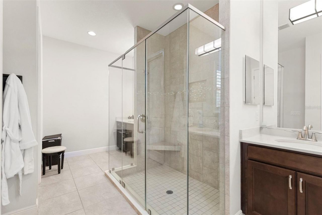 5134 Lakecastle Drive, Tampa, FL 33624 Photo