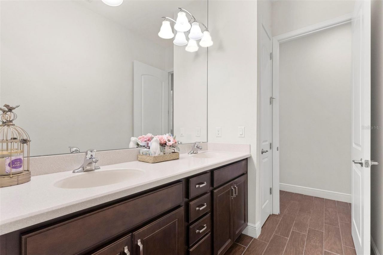 5134 Lakecastle Drive, Tampa, FL 33624 Photo