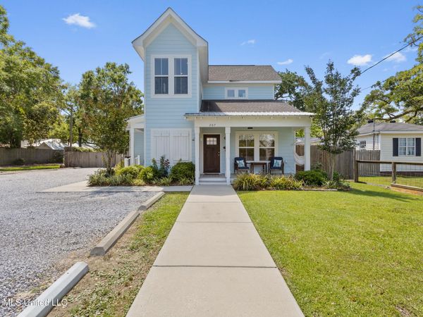 207 Dewey Avenue, Ocean Springs, MS 39564