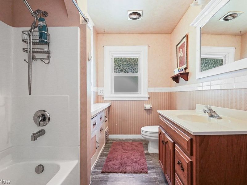 231 E Milton Street , Alliance, OH 44601 Photo 22