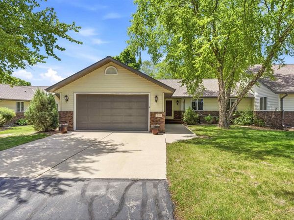 30 COUNTRY CLUB COURT, Fond Du Lac, WI 54935