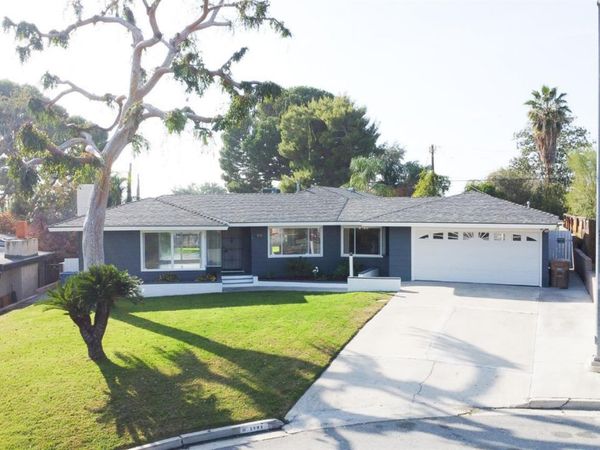 1904 Ridgewood Drive, Bakersfield, CA 93306