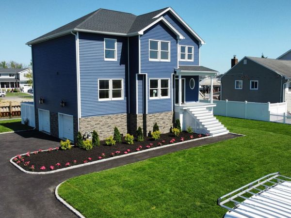 851 W Bay Drive , West Islip, NY 11795