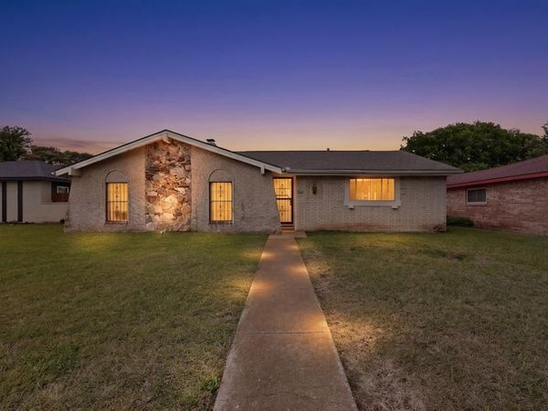 821 Cherry Hills Drive, Lancaster, TX 75134