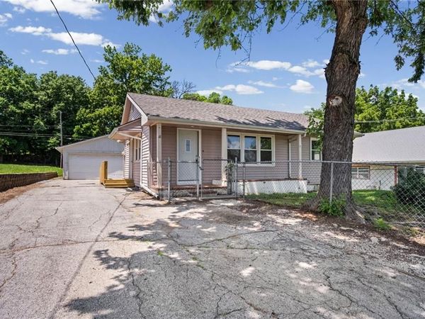 1605 S 6th Street, Atchison, KS 66002
