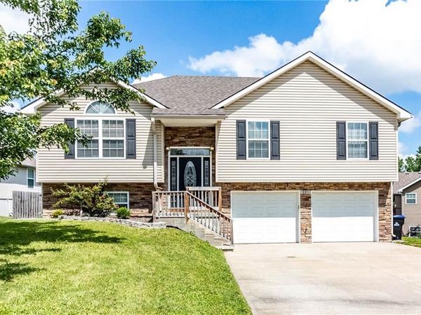 1917 CountryRidge Drive, Warrensburg, MO 64093