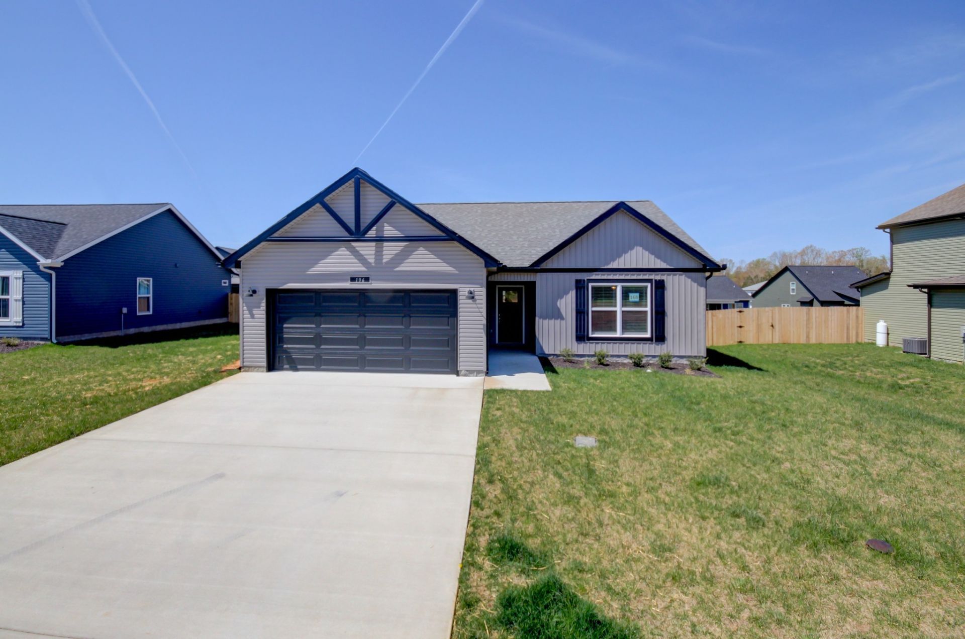 196 Donegal Dr, Clarksville, TN 37042 Main Photo