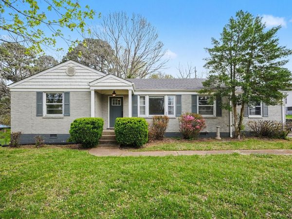 1662 Valley Rd , Clarksville, TN 37043