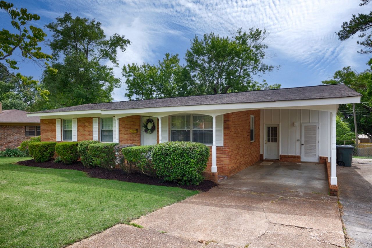 2017 Chambers Dr Ne, Huntsville, AL 35811 Main Photo