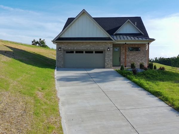 2953 Wixtown Rd , Westmoreland, TN 37186