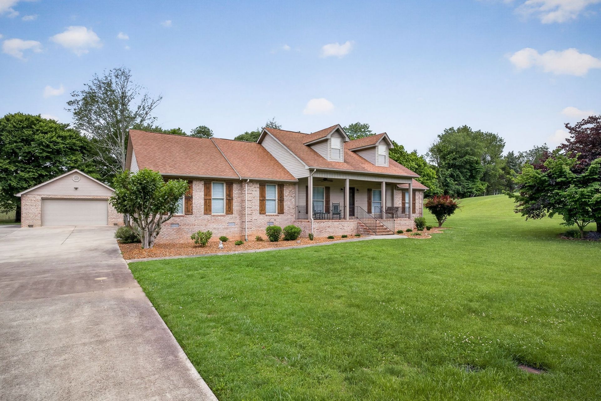 492 Nob Hill Dr, Sparta, TN 38583 Main Photo
