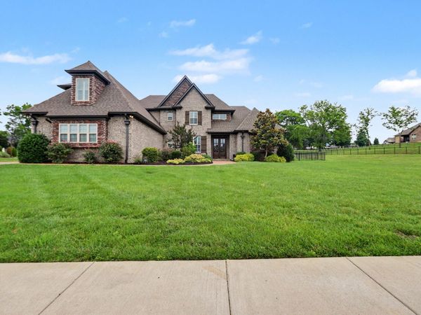 98 Mulberry Grv, Gallatin, TN 37066