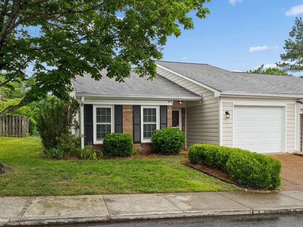 814 Marquette Dr , Nashville, TN 37205