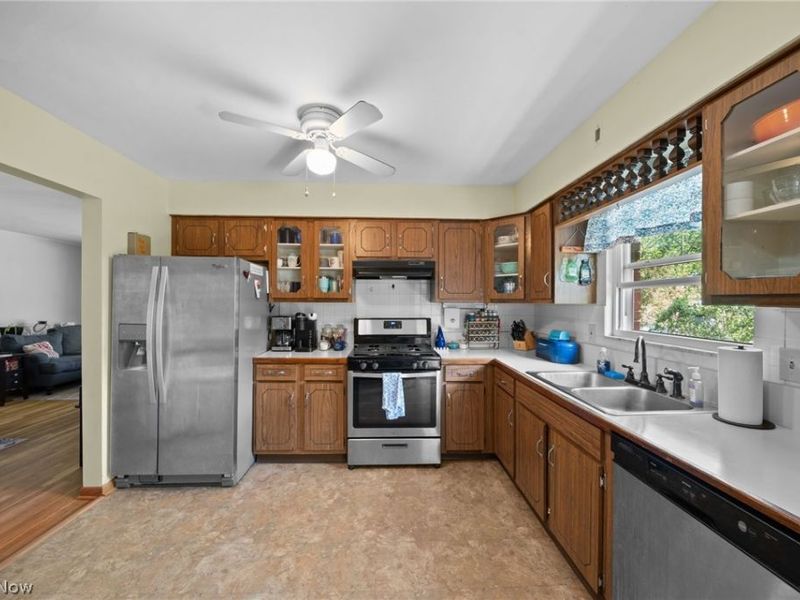 616 Plainfield Road, Akron, OH 44312 Photo 9