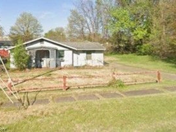 755 Tuttle Street , Belpre, OH 45714