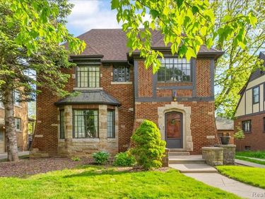 18674 Gainsborough Road, Detroit, MI 48223