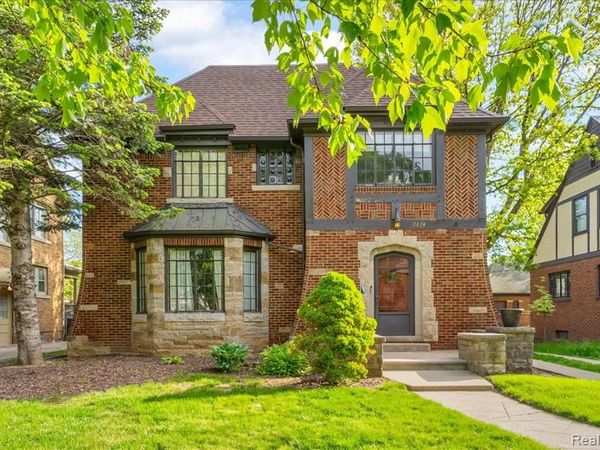 18674 Gainsborough Road, Detroit, MI 48223