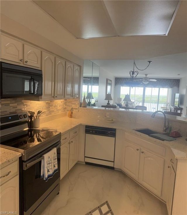 13105 Vanderbilt Dr, Unit 808, Naples, FL 34110 Photo