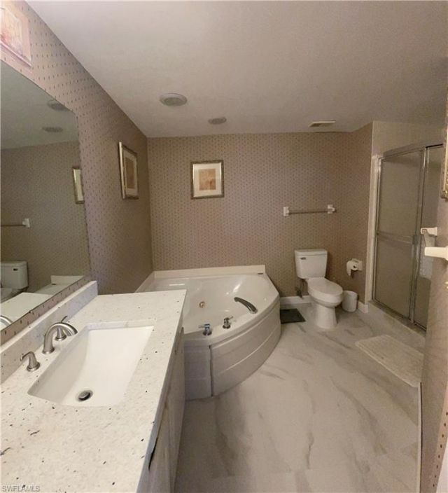 13105 Vanderbilt Dr, Unit 808, Naples, FL 34110 Photo