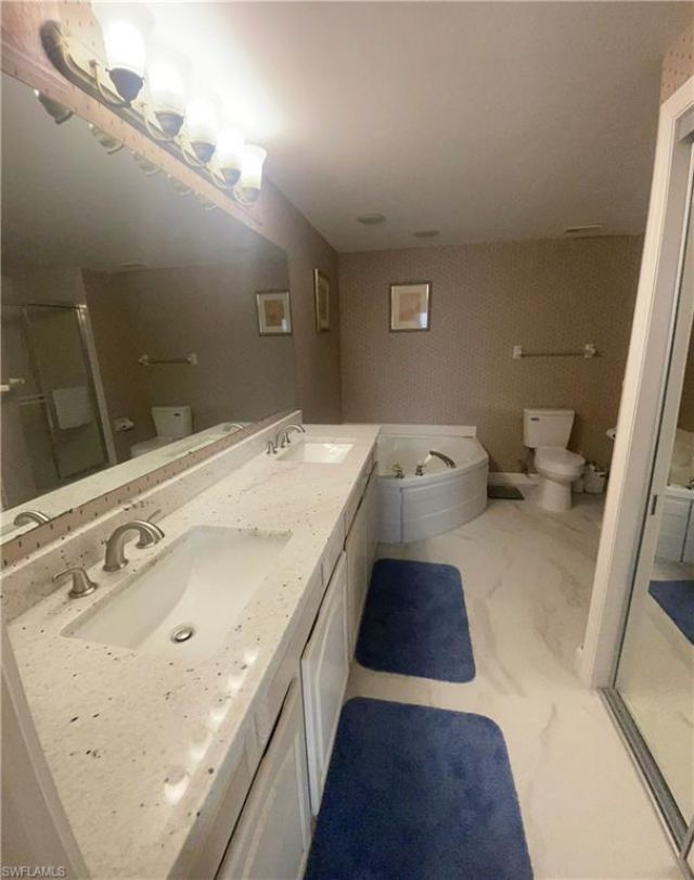 13105 Vanderbilt Dr, Unit 808, Naples, FL 34110 Photo