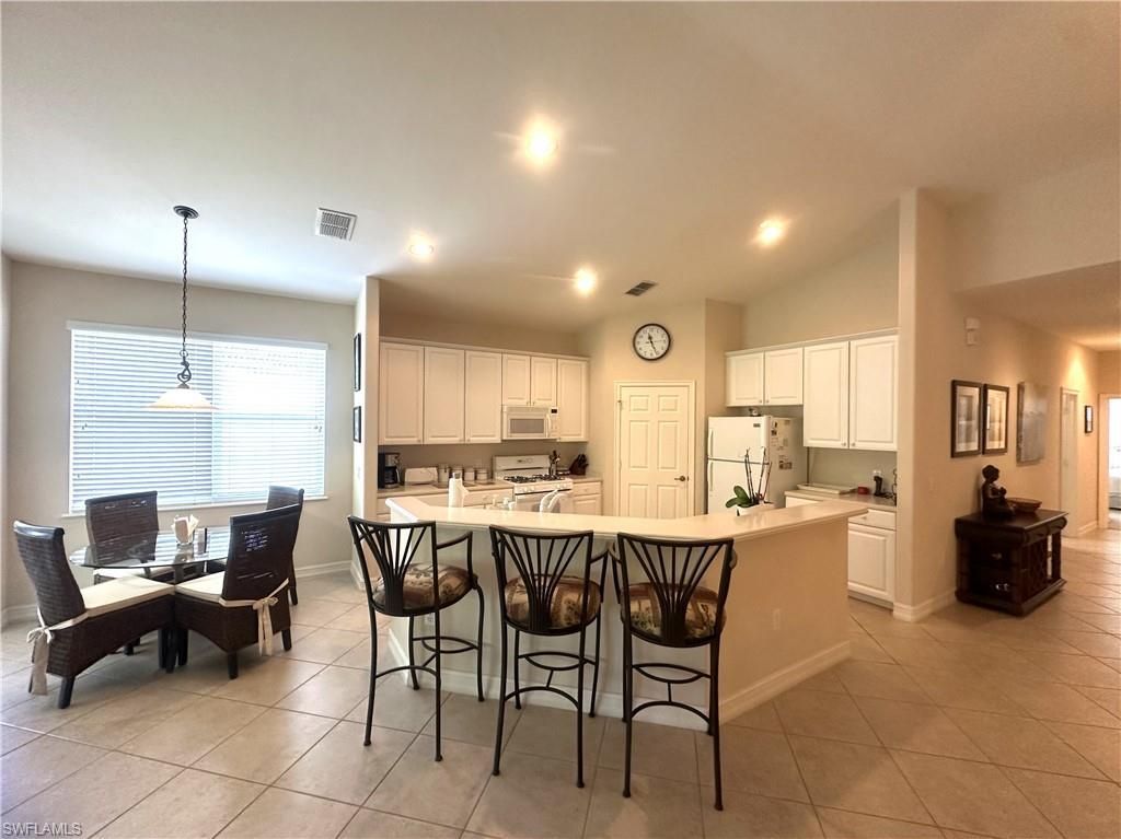 1634 Tarpon Bay Dr S, Unit 202, Naples, FL 34119 Photo