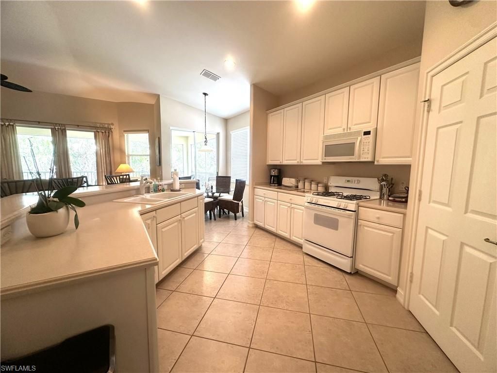 1634 Tarpon Bay Dr S, Unit 202, Naples, FL 34119 Photo