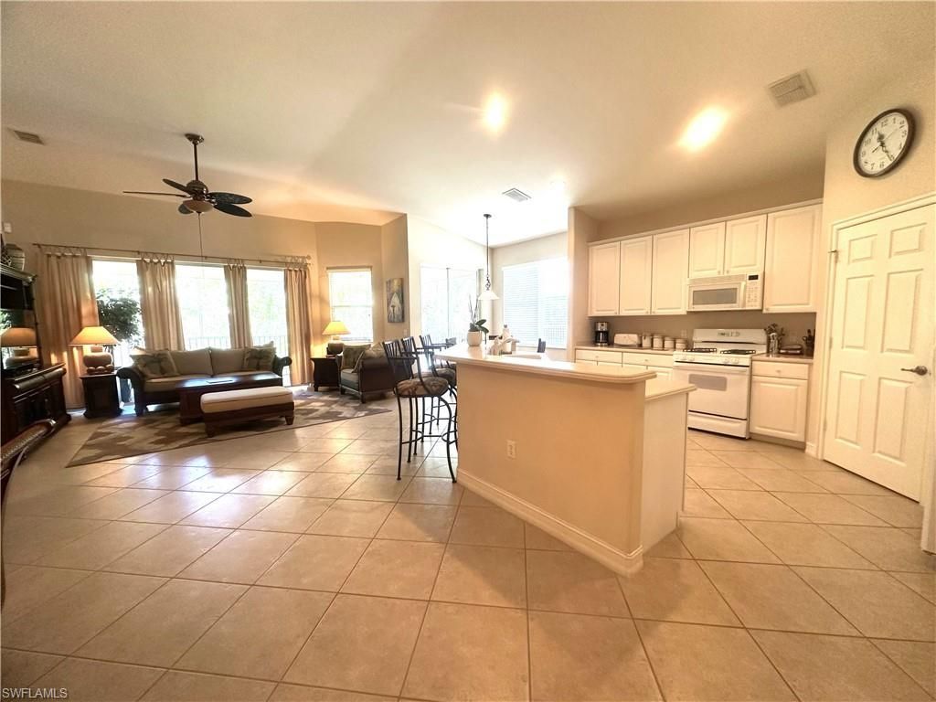 1634 Tarpon Bay Dr S, Unit 202, Naples, FL 34119 Photo