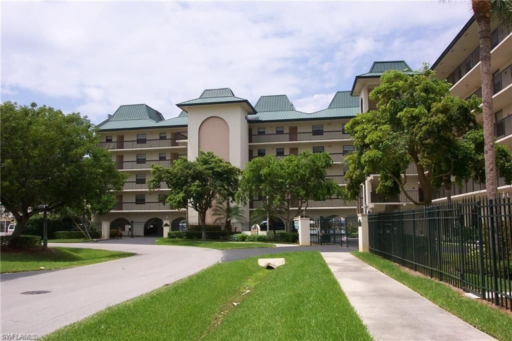 271 Southbay Dr , Unit 235, Naples, FL 34108 Photo