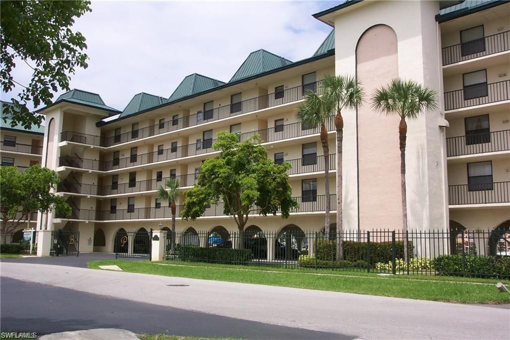 271 Southbay Dr , Unit 235, Naples, FL 34108 Photo