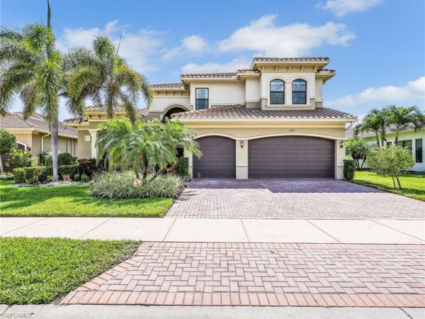 2756 Crystal WAY, NAPLES, FL 34119