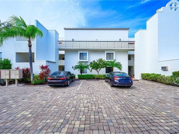 586 Beachwalk CIR, Unit O-205, NAPLES, FL 34108