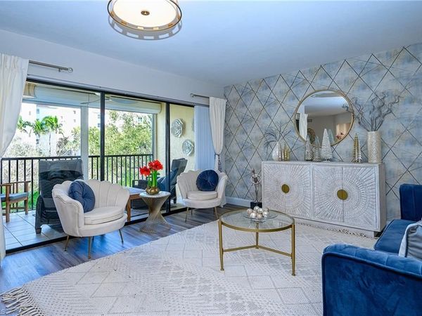 586 Beachwalk CIR, Unit O-205, NAPLES, FL 34108