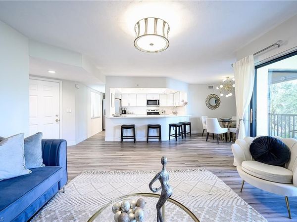 586 Beachwalk CIR, Unit O-205, NAPLES, FL 34108