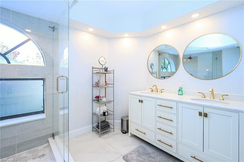 586 Beachwalk Cir, Unit O-205, Naples, FL 34108 Photo
