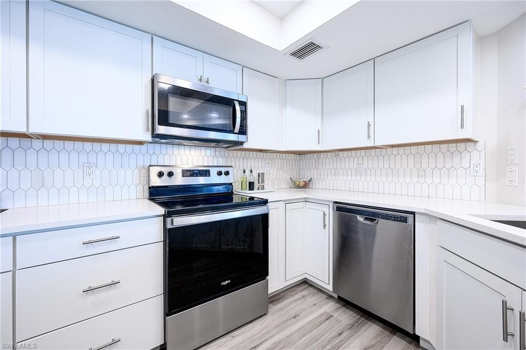 586 Beachwalk Cir, Unit O-205, Naples, FL 34108 Photo