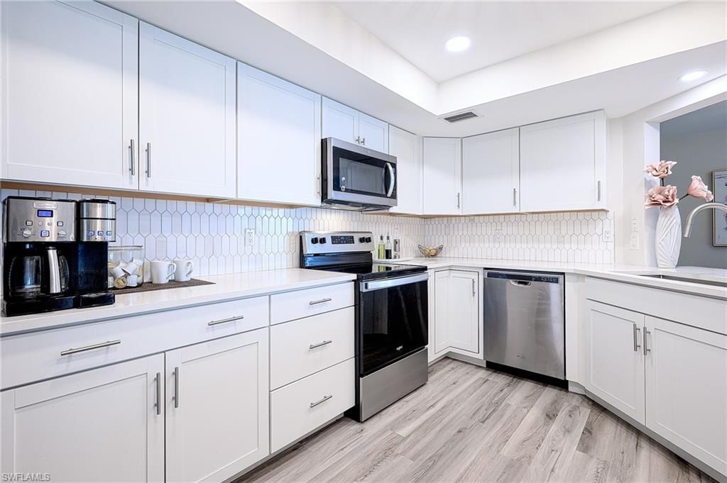 586 Beachwalk Cir, Unit O-205, Naples, FL 34108 Photo