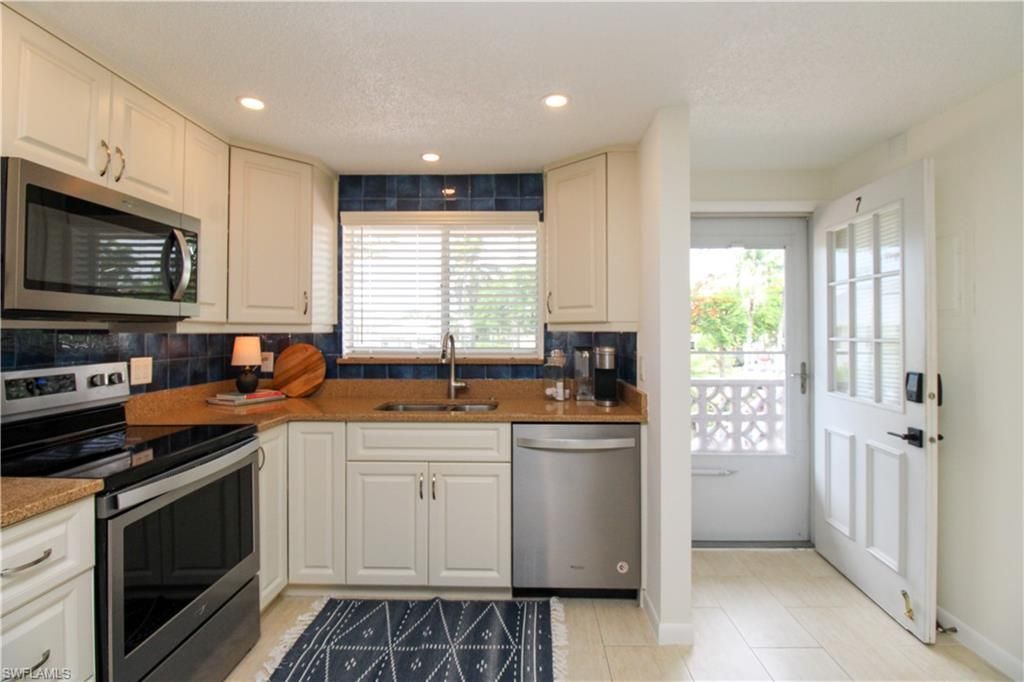 1686 Blue Point Ave, Unit B7, Naples, FL 34102 Photo
