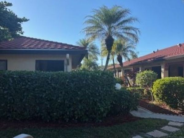 2093 Pine Isle LN , Unit 2093, NAPLES, FL 34112