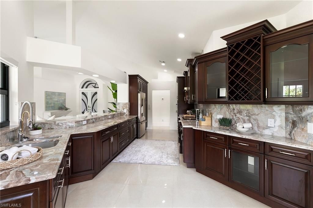 221 10th St Se, Naples, FL 34117 Photo