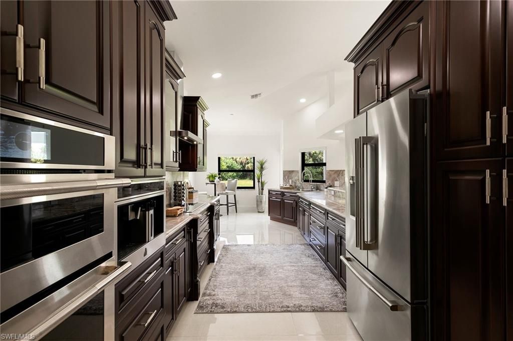 221 10th St Se, Naples, FL 34117 Photo
